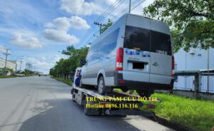 Cuu ho O to Aeon Long Bien