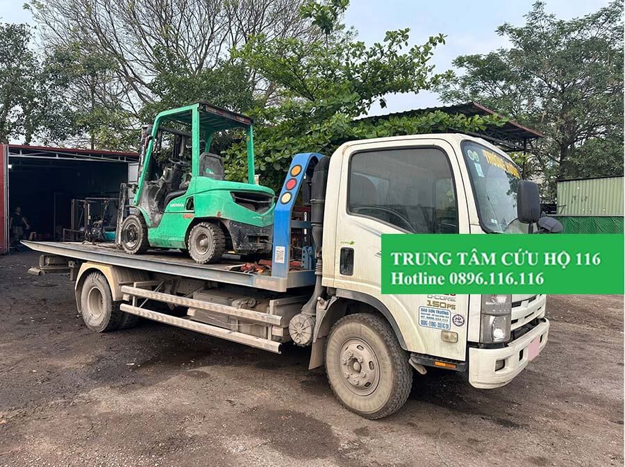 Dịch vụ cứu hộ ô tô, vận chuyển theo yêu cầu đảm bảo an toàn và nhanh chóng